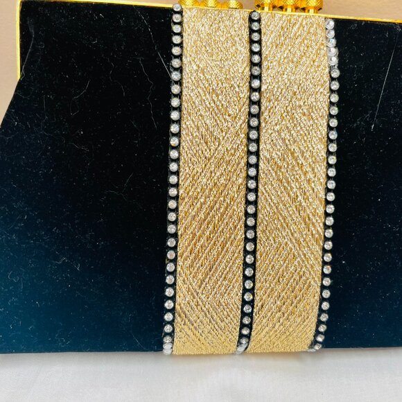 Vintage Elegance for Every Occasion: Black Velvet Handbag - Picture 5 of 12